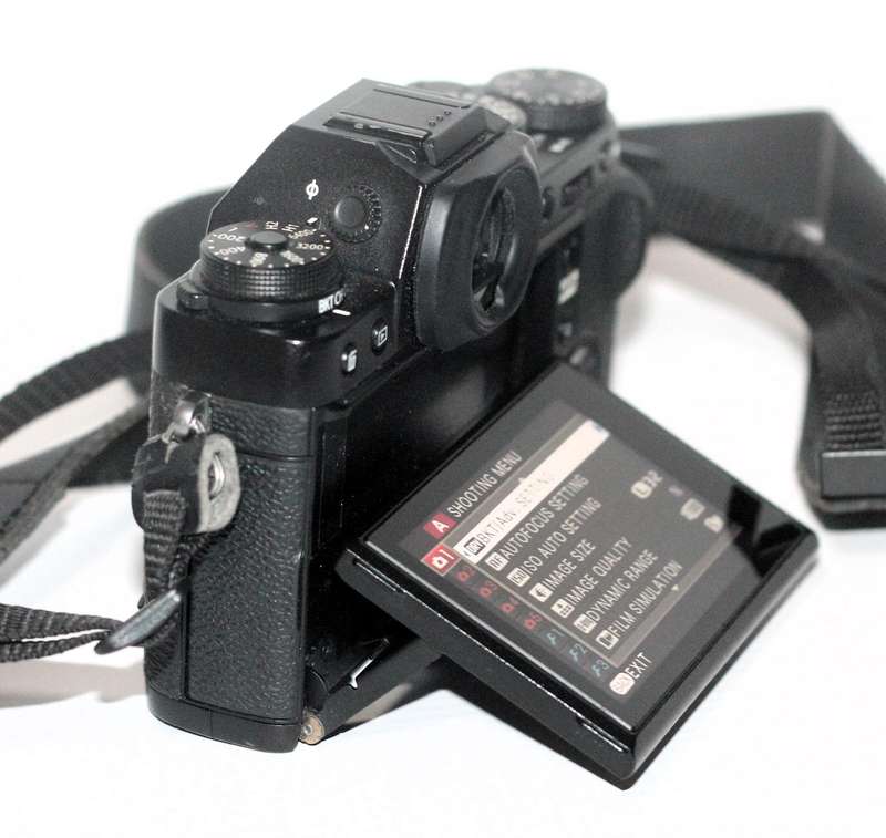 Fujifilm X-T1 16 MP Mirrorless Digital Camera with 3.0-Inch LCD (Body Only) (Weather Resistant)
