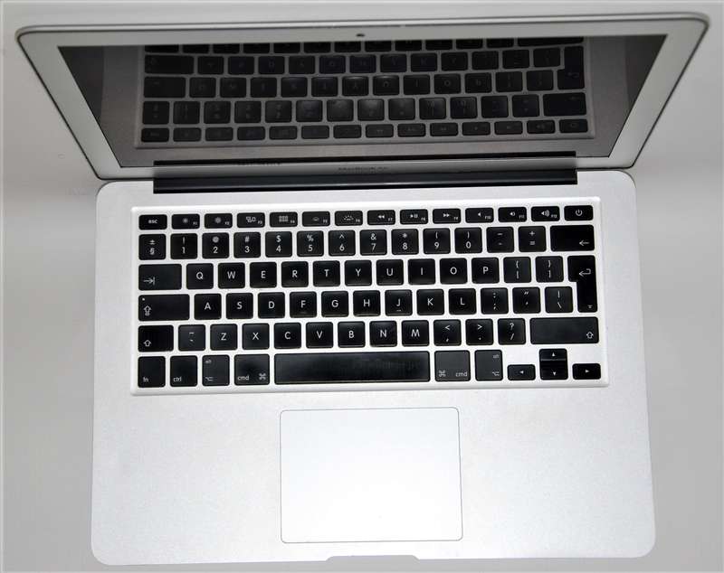 MACBOOK AIR ,CORE I5-4260U,1.40GHz,4GB RAM ,256GB SSD WITH MICROSOFT OFFICE , FINAL CUT PRO , ADOBE