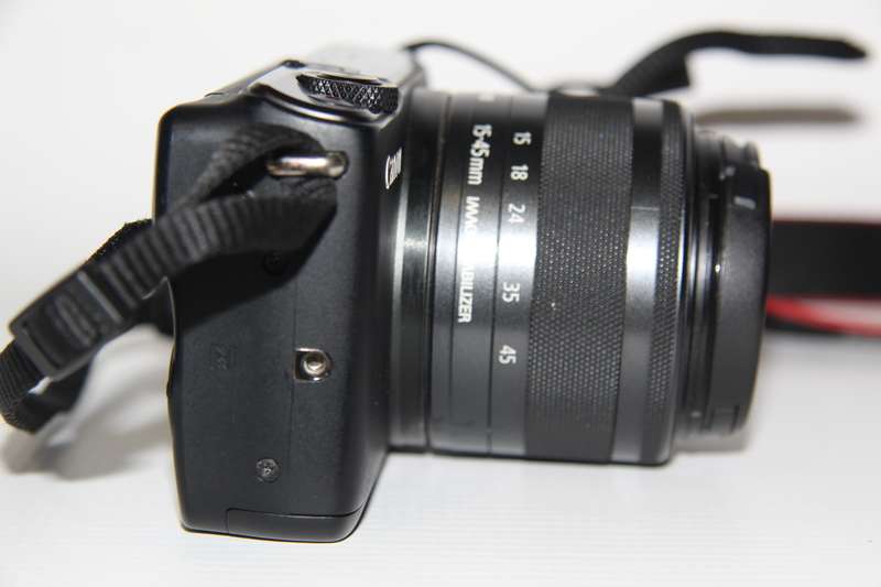 Canon EOS M10 Mirrorless Camera + 15-45mm EF-M Lens