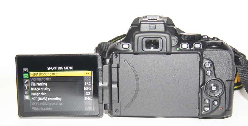 Nikon D5600 , 24MP DSLR ,FULL HD MOVIES ,WITH 18-55mm DX VR Lens, VERY LOW SHUTTER OF 2056