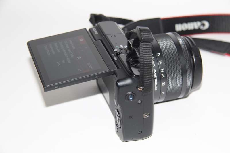 Canon EOS M10 Mirrorless Camera + 15-45mm EF-M Lens
