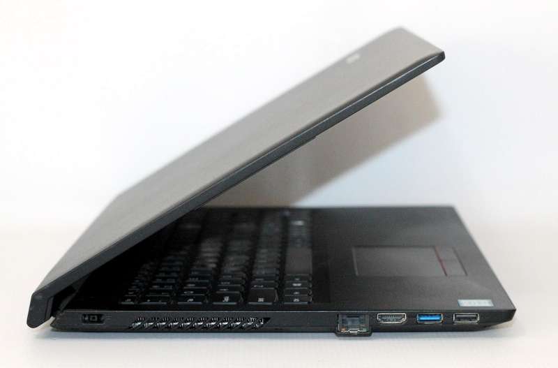 Lenovo V110 Intel Core i3-6006U ,8GB Ram, 256GB SSD, Intel HD Graphics 520 , 15.6" HD 1366X 768