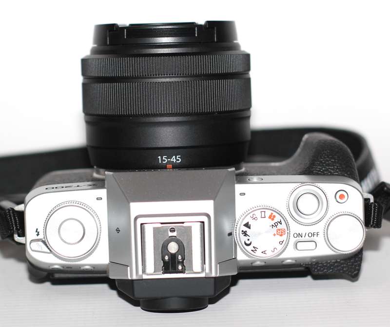 Fujifilm X-T200 Mirrorless Digital Camera with 15-45mm Lens