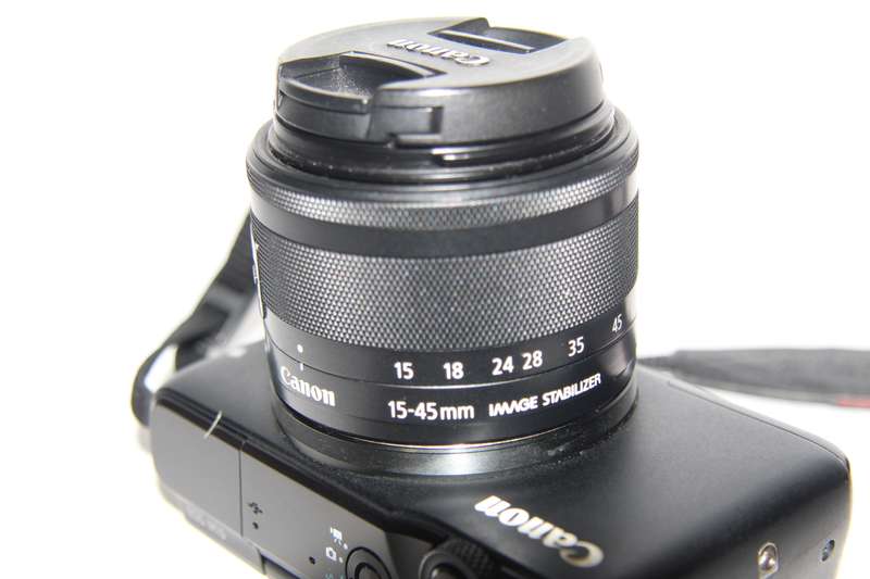 Canon EOS M10 Mirrorless Camera + 15-45mm EF-M Lens