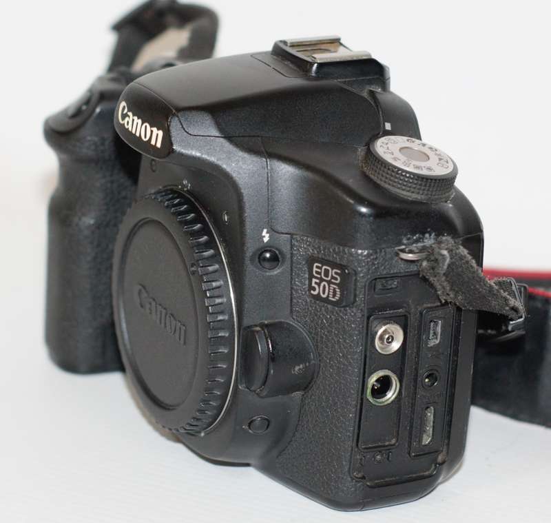 Canon EOS 50D 15MP DSLR ( BODY)