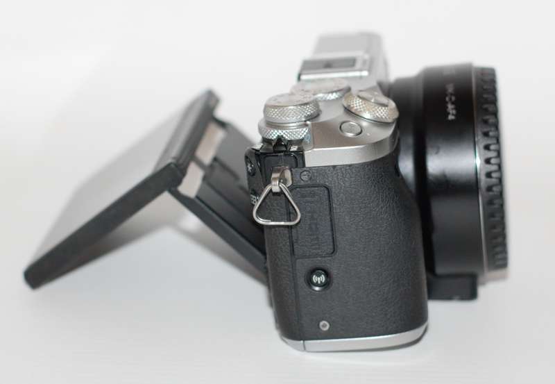 Canon EOS M6 24.2MP WITH Meike MK-C-AF4 EF to M Autofocus Adapter , CHARGER
