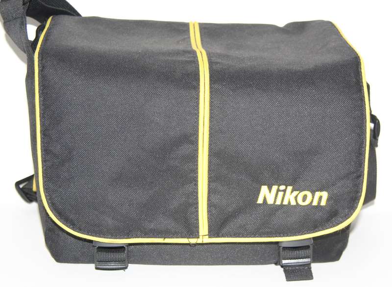 Nikon D5600 , 24MP DSLR ,FULL HD MOVIES ,WITH 18-55mm DX VR Lens, VERY LOW SHUTTER OF 2056