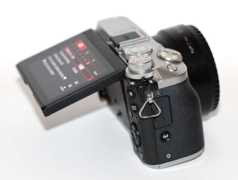 Canon EOS M6 24.2MP WITH Meike MK-C-AF4 EF to M Autofocus Adapter , CHARGER
