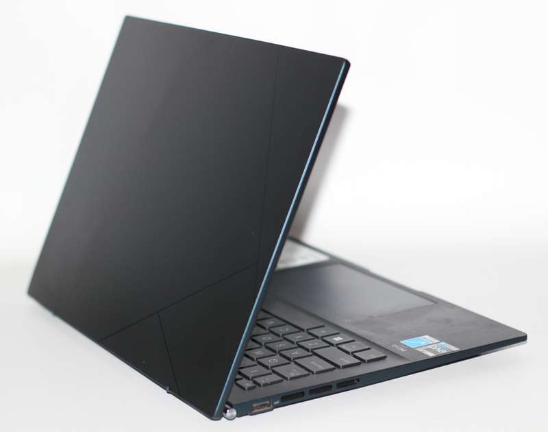 ASUS Zenbook 14 OLED UX3402 Notebook PC  Core i7-1360P  / 16GB RAM / 1TB SSD / 14.0 WQXGA+ OLED
