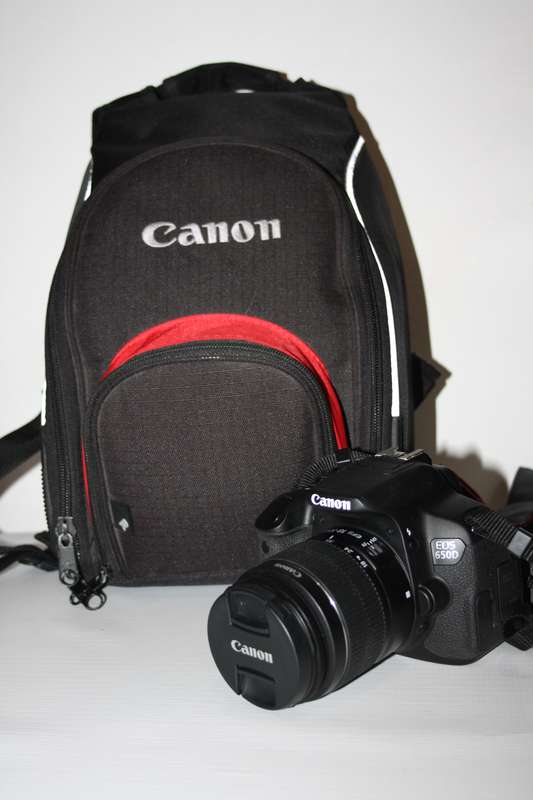 CANON EOS 650D, 18MP DSLR ,FULL HD MOVIES, 18-55MM III ZOOM LENS AND CANON BAG