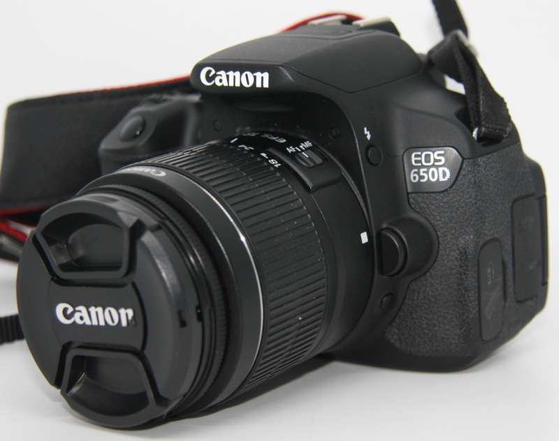 CANON EOS 650D, 18MP DSLR ,FULL HD MOVIES, 18-55MM III ZOOM LENS AND CANON BAG