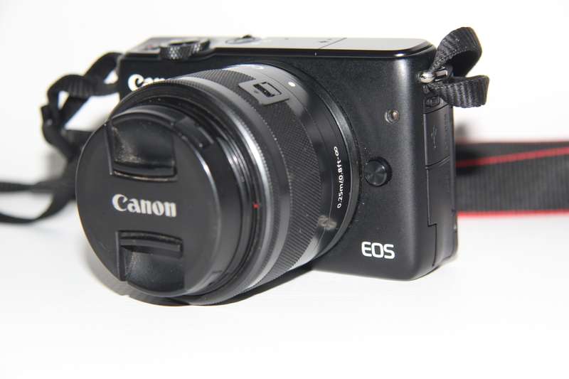 Canon EOS M10 Mirrorless Camera + 15-45mm EF-M Lens