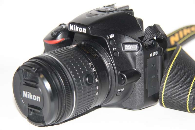 Nikon D5600 , 24MP DSLR ,FULL HD MOVIES ,WITH 18-55mm DX VR Lens, VERY LOW SHUTTER OF 2056