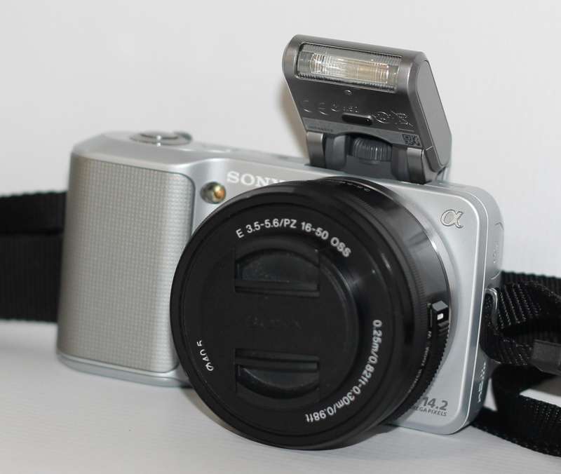 Sony Alpha NEX-3 Digital Camera 14.2MP With Sony E 16-50mm f/3.5-5.6 OSS PZ