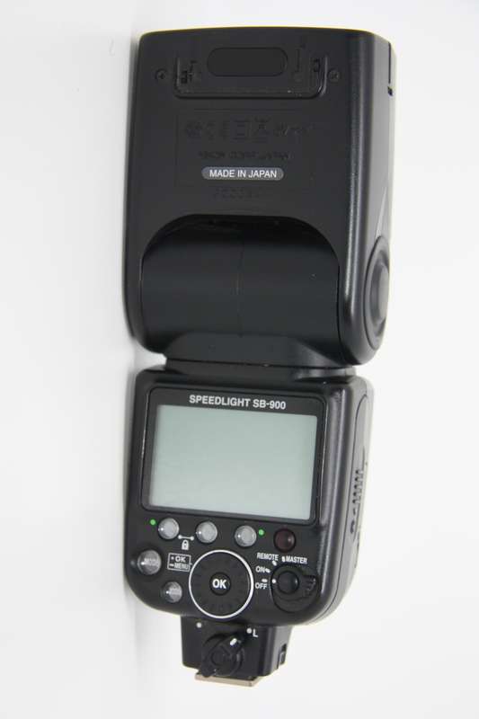 Nikon SB-900 AF Speedlight Flash for Nikon Digital SLR Cameras