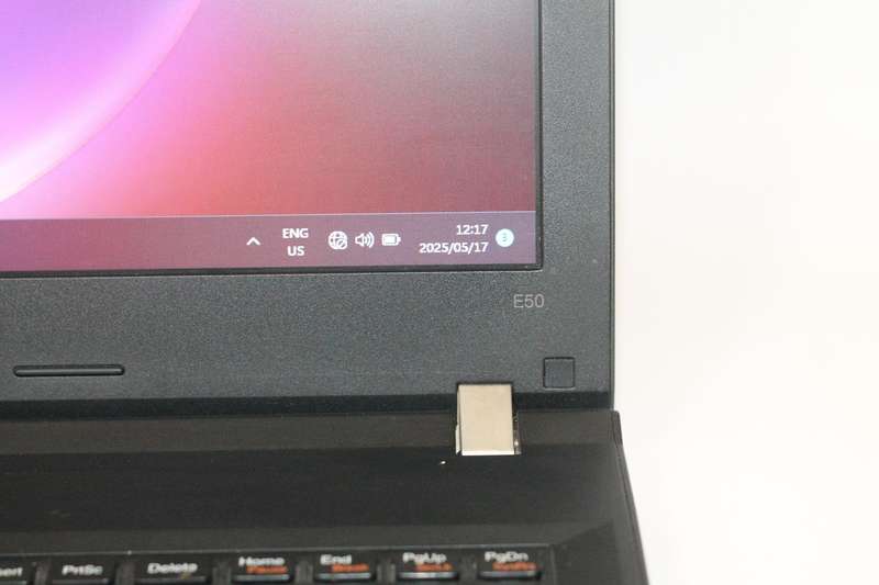 Lenovo E50  Intel Core i5-7500U @2.40GHz, 16GB Ram,  256GB SSD, 2GB AMD ATI Pro R5 M330, 15" HD