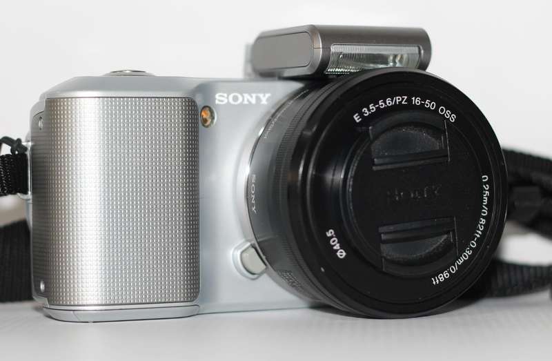 Sony Alpha NEX-3 Digital Camera 14.2MP With Sony E 16-50mm f/3.5-5.6 OSS PZ