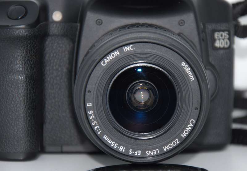 Canon EOS 40D 10.1MP Digital SLR Camera with EF 18-55mm Canon Zoom Lens IN VERY GOOD CONDITION