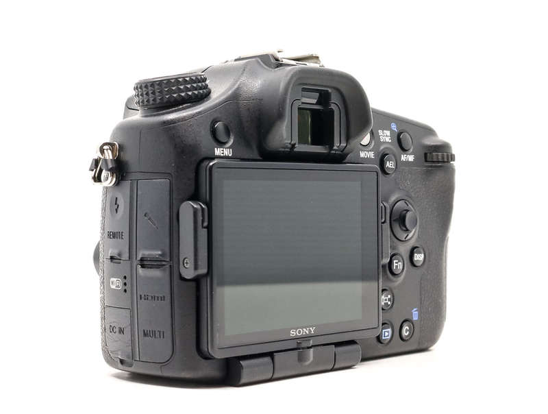 Sony Alpha a77 II , 24.3MP DSLR Camera Body IN EXCELLENT CONDITION, LOW SHUTTER COUNT OF 2400