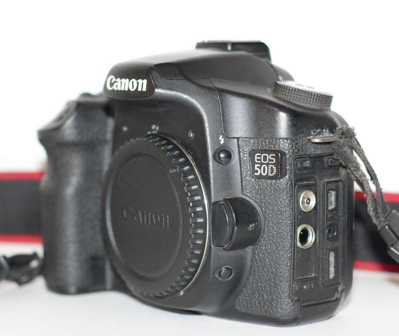 Canon EOS 50D 15MP DSLR ( BODY)