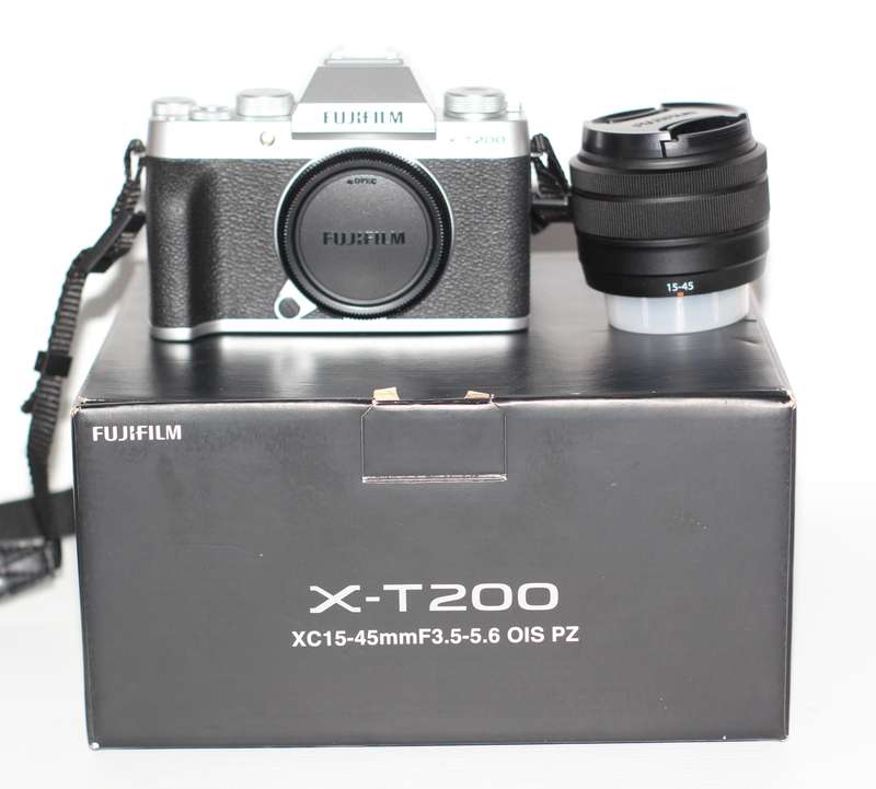 Fujifilm X-T200 Mirrorless Digital Camera with 15-45mm Lens
