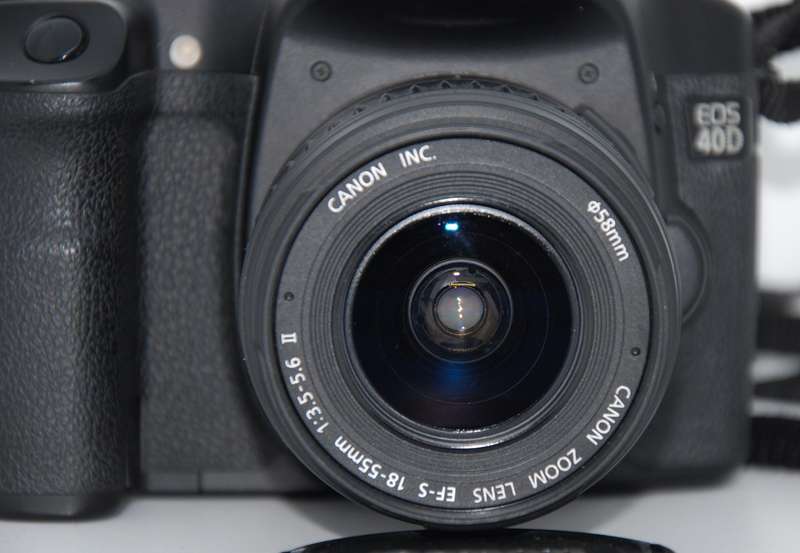 Canon EOS 40D 10.1MP Digital SLR Camera with EF 18-55mm Canon Zoom Lens IN VERY GOOD CONDITION
