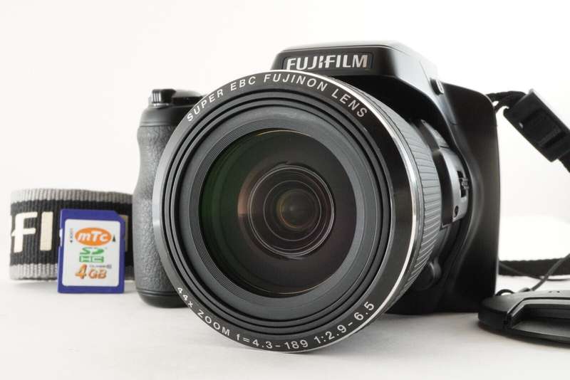 Fujifilm FinePix S9200 16MP Digital Camera with 3.0-Inch LCD (Black)