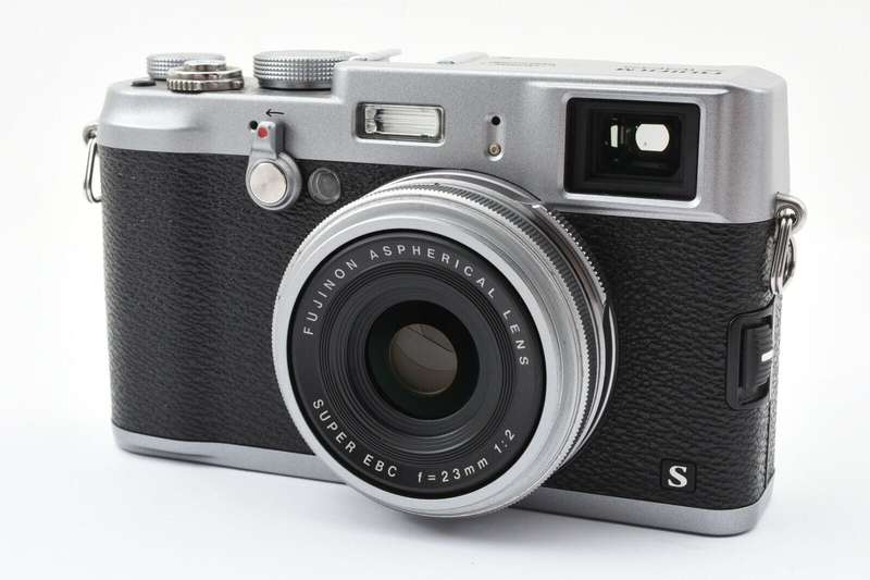 Fujifilm X100S 16 MP Digital Camera with 2.8-Inch LCD (Silver)