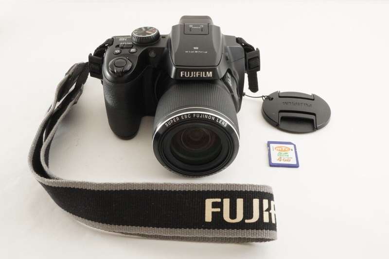 Fujifilm FinePix S9200 16MP Digital Camera with 3.0-Inch LCD (Black)