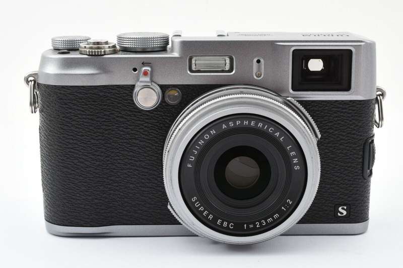 Fujifilm X100S 16 MP Digital Camera with 2.8-Inch LCD (Silver)