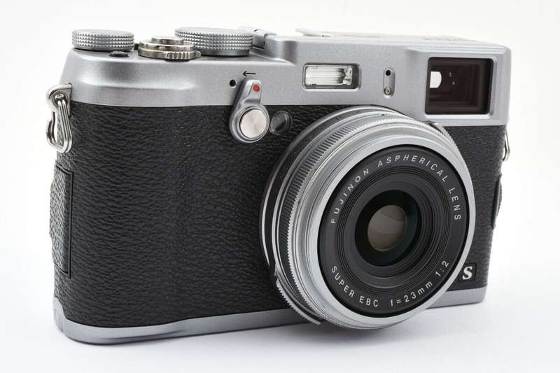 Fujifilm X100S 16 MP Digital Camera with 2.8-Inch LCD (Silver)
