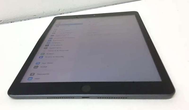 Apple iPad (9th Gen) | 10.2 Retina | A13 Chip | 64GB | Wi-Fi | 12MP Cam , NEW CONDITON , WITH BOX