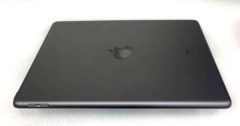 Apple iPad (9th Gen) | 10.2 Retina | A13 Chip | 64GB | Wi-Fi | 12MP Cam , NEW CONDITON , WITH BOX