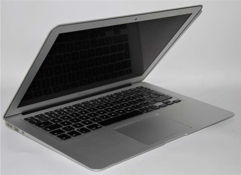 MACBOOK AIR ,CORE I5-4260U,1.40GHz,4GB RAM ,256GB SSD WITH MICROSOFT OFFICE , FINAL CUT PRO , ADOBE
