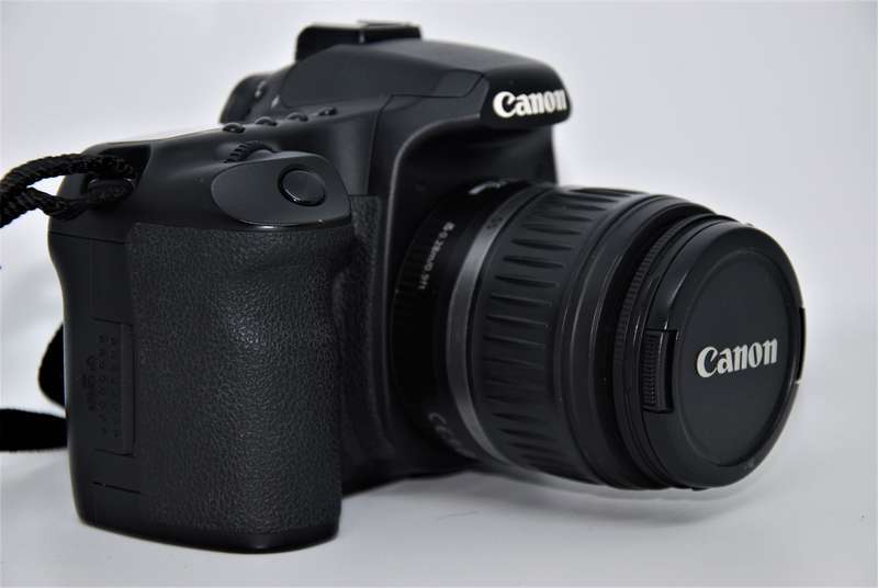 Canon EOS 40D 10.1MP Digital SLR Camera with EF 18-55mm Canon Zoom Lens IN VERY GOOD CONDITION
