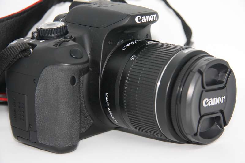 CANON EOS 650D, 18MP DSLR ,FULL HD MOVIES, 18-55MM III ZOOM LENS AND CANON BAG