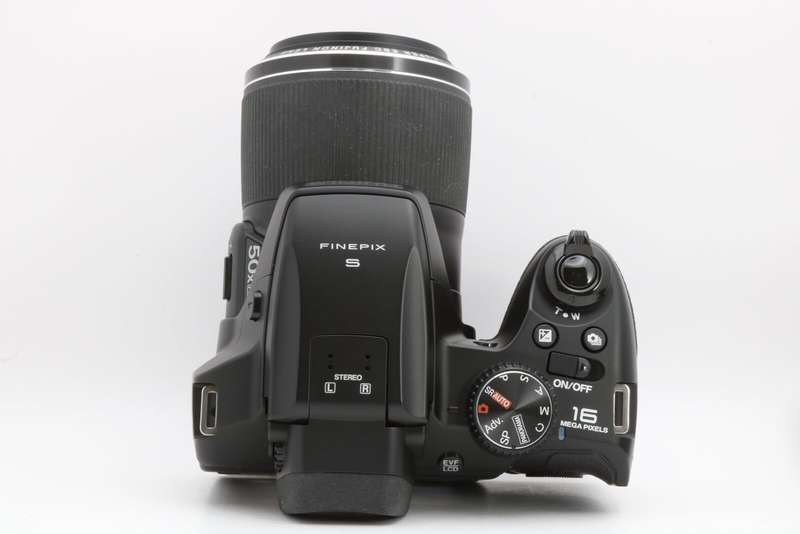 Fujifilm FinePix S9200 16MP Digital Camera with 3.0-Inch LCD (Black)