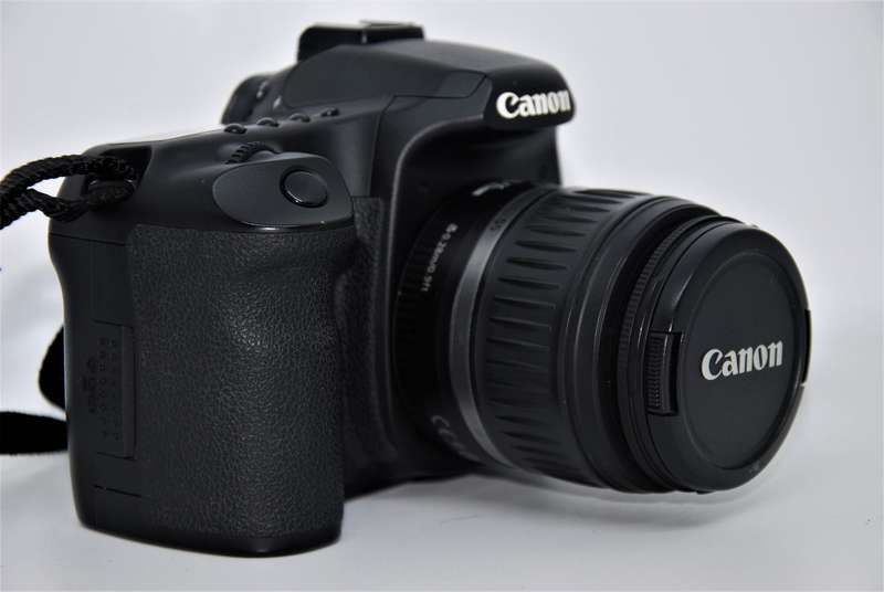 Canon EOS 40D 10.1MP Digital SLR Camera with EF 18-55mm Canon Zoom Lens IN VERY GOOD CONDITION