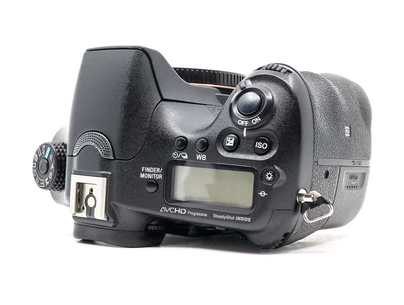 Sony Alpha a77 II , 24.3MP DSLR Camera Body IN EXCELLENT CONDITION, LOW SHUTTER COUNT OF 2400