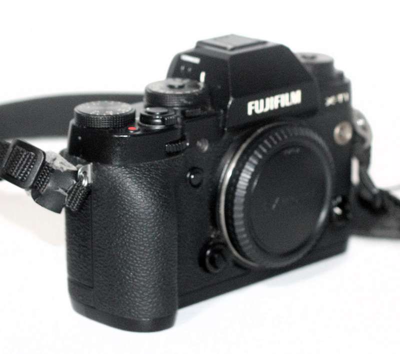Fujifilm X-T1 16 MP Mirrorless Digital Camera with 3.0-Inch LCD (Body Only) (Weather Resistant)