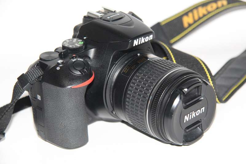 Nikon D5600 , 24MP DSLR ,FULL HD MOVIES ,WITH 18-55mm DX VR Lens, VERY LOW SHUTTER OF 2056