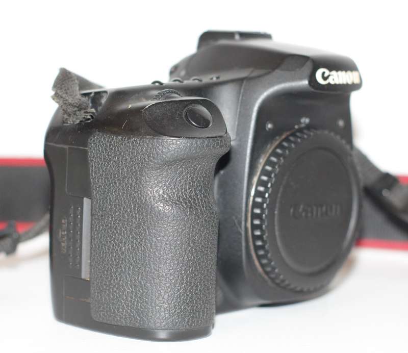 Canon EOS 50D 15MP DSLR ( BODY)