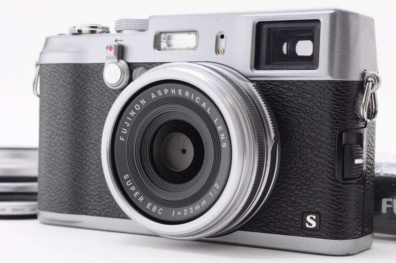 Fujifilm X100S 16 MP Digital Camera with 2.8-Inch LCD (Silver)