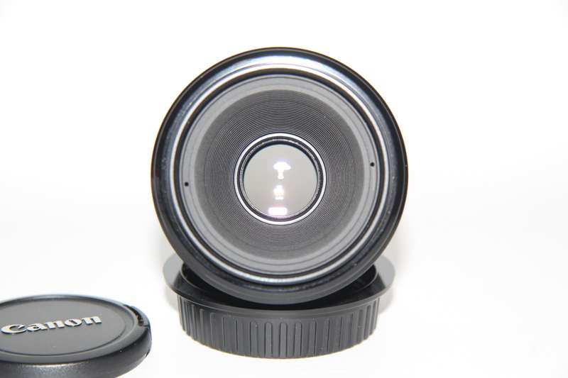 Canon EF 50mm f/2.5 Compact Macro