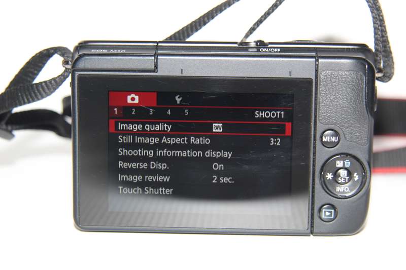Canon EOS M10 Mirrorless Camera + 15-45mm EF-M Lens
