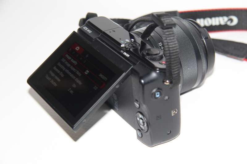 Canon EOS M10 Mirrorless Camera + 15-45mm EF-M Lens