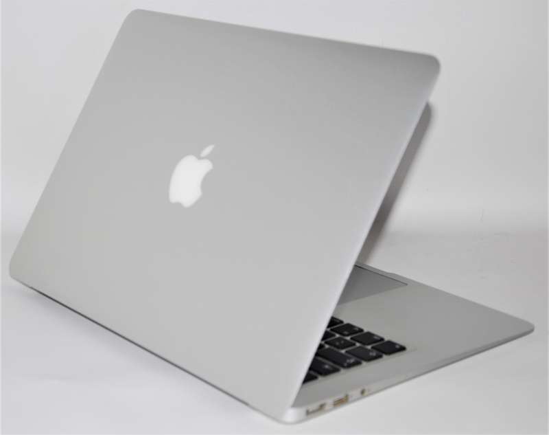 MACBOOK AIR ,CORE I5-4260U,1.40GHz,4GB RAM ,256GB SSD WITH MICROSOFT OFFICE , FINAL CUT PRO , ADOBE