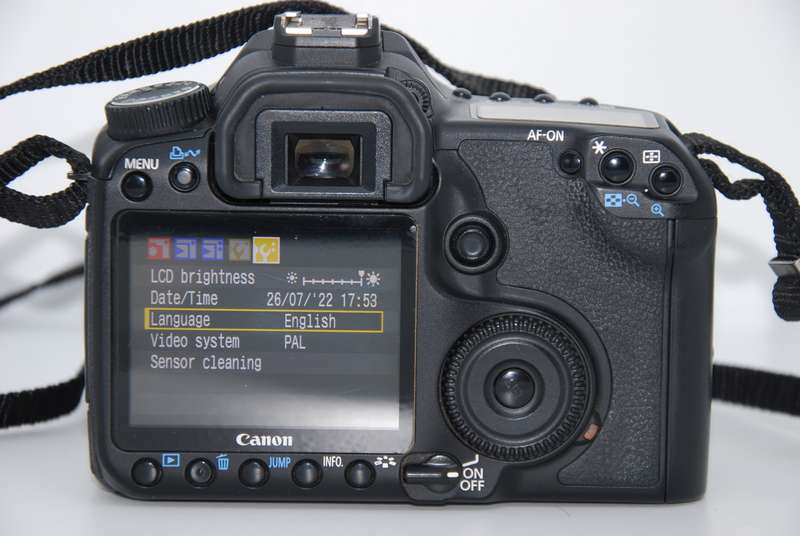 Canon EOS 40D 10.1MP Digital SLR Camera with EF 18-55mm Canon Zoom Lens IN VERY GOOD CONDITION