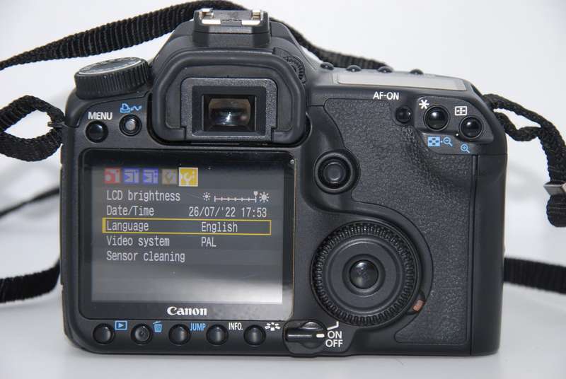 Canon EOS 40D 10.1MP Digital SLR Camera with EF 18-55mm Canon Zoom Lens IN VERY GOOD CONDITION
