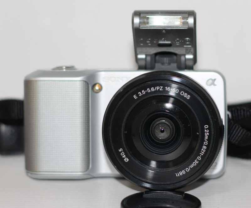 Sony Alpha NEX-3 Digital Camera 14.2MP With Sony E 16-50mm f/3.5-5.6 OSS PZ